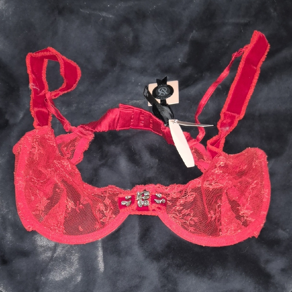 Victoria's Secret Red Lace Underwire Bra with Front Jewel Accent NWT